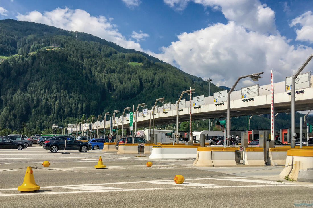 Autobahnmautstelle in Sterzing, Italien