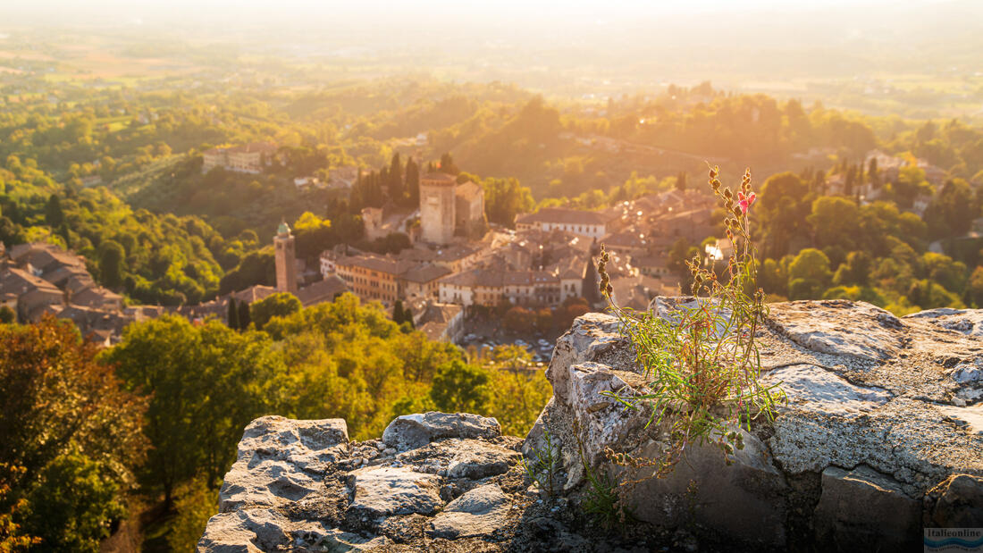 Blick auf die Burg von der Festung Rocca di Asolo - Asolo - Treviso