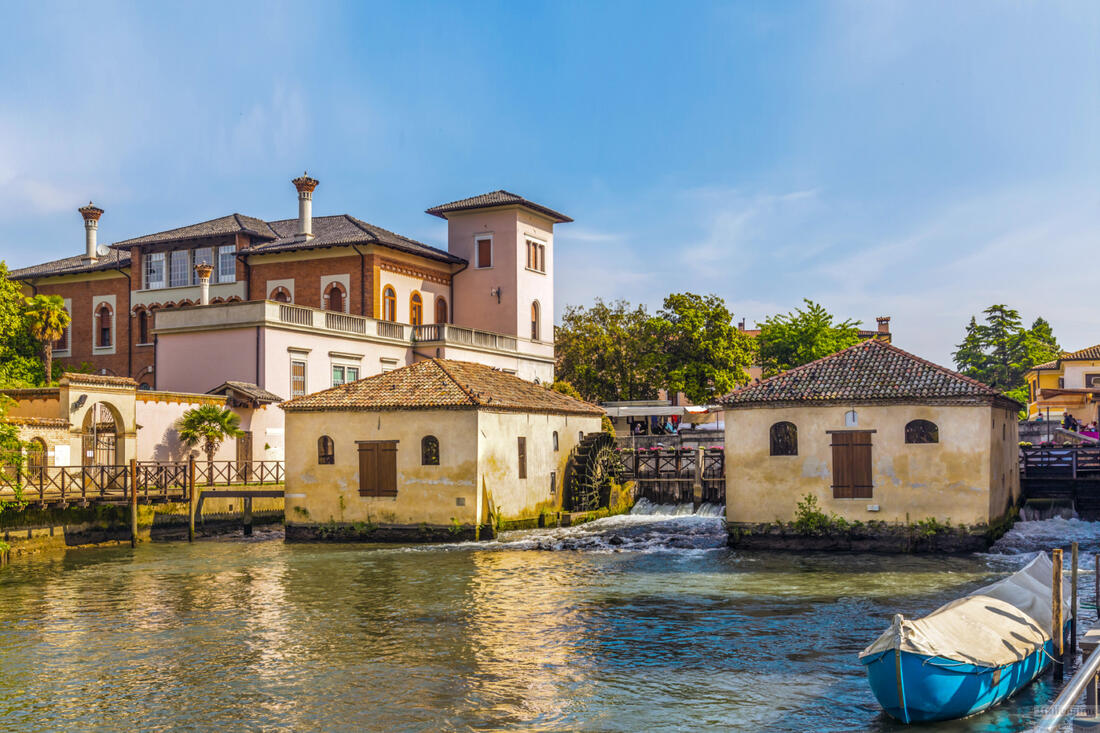 Die St. Andreas Mills aus dem 12. Jahrhundert am Fluss Lemene in Portogruaro