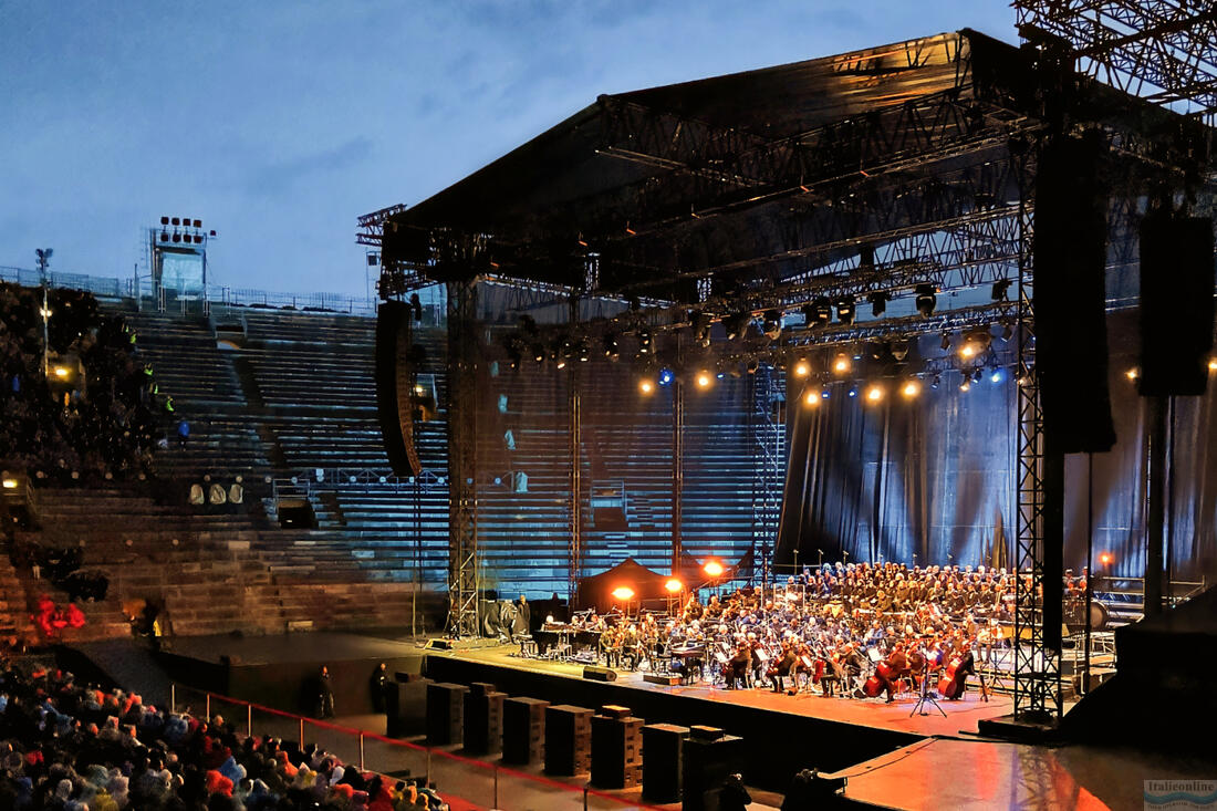 Oper in der Arena von Verona