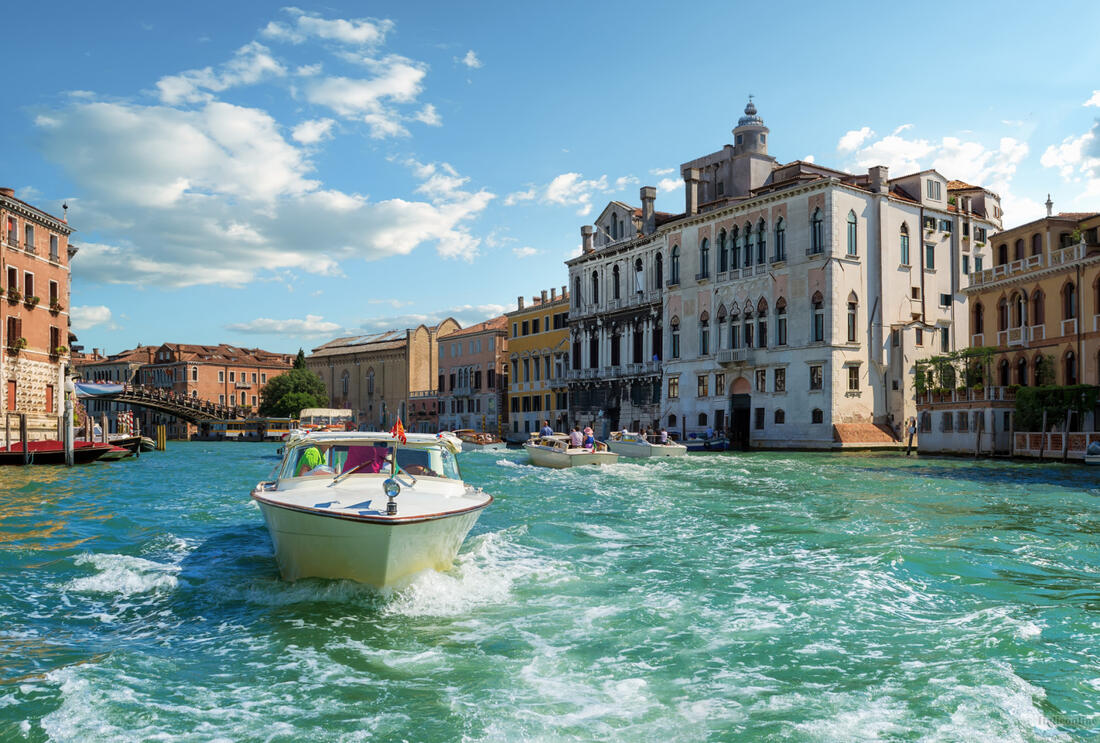 Wassertaxifahrt auf dem Canal Grande