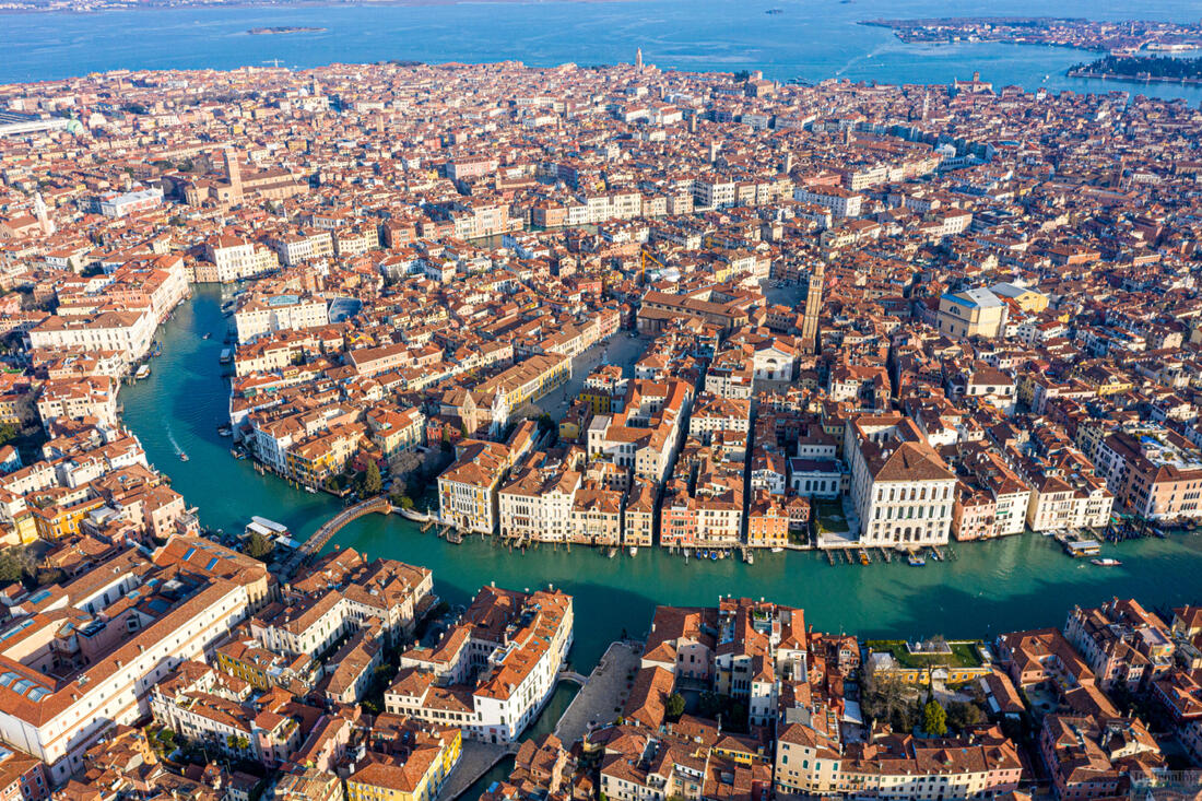 Eine Vogelperspektive auf den Canal Grande