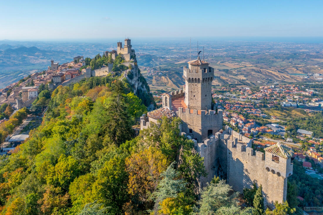 Zwei der drei Türme von San Marino - Torre Guaita und Torre Cesta