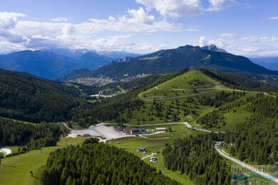 Alpe Cimbra - im Winter ein Paradies für Skifahrer, im Sommer ein idyllisches Bergparadies