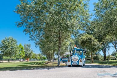 Schlepper zum Strand von Caorle Altanea