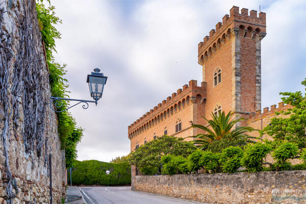 Bolgheri: zwischen Zypressen, Weinbergen und Lavendelfeldern